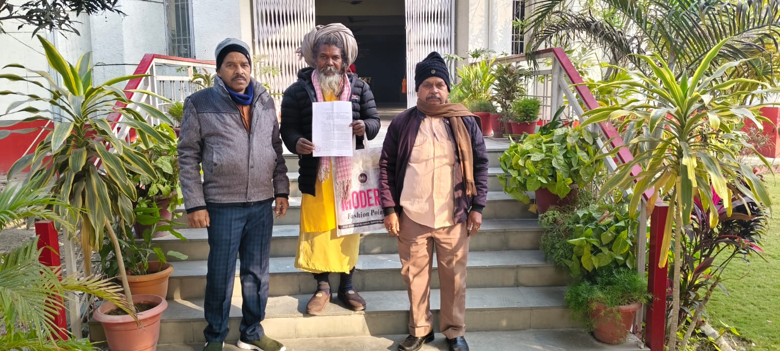 महंत ने डीएम को लिखा खत,सामान लापता होने का किया जिक्र निगम पर लगाया आश्रम की भूमि कब्जाने का आरोप ध्वस्तीकरण की कार्रवाई के दौरान लापता हुआ सामान