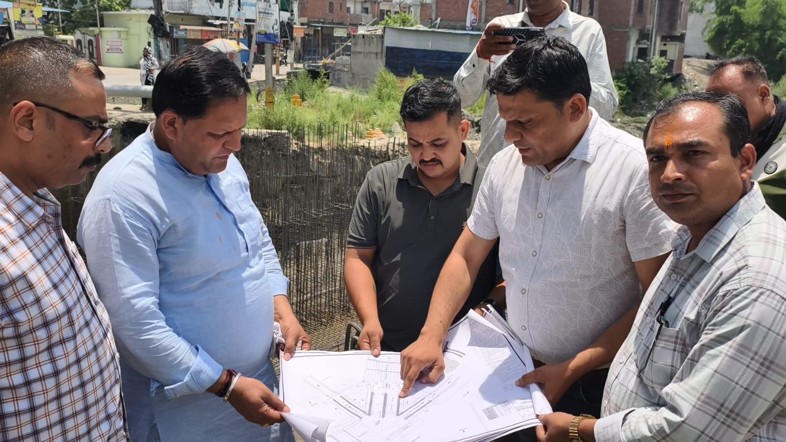 तीनपानी डैम के पुनर्निर्माण कार्य का महापौर ने किया निरीक्षण निर्माण कार्य की प्रगति की विस्तार से जानकारी ली -बोले-डैम का निर्माण कार्य बरसात से पहले करें पूरा
