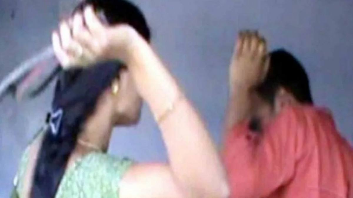 बहू ने ससुर की कर दी चप्पलों से पिटाई