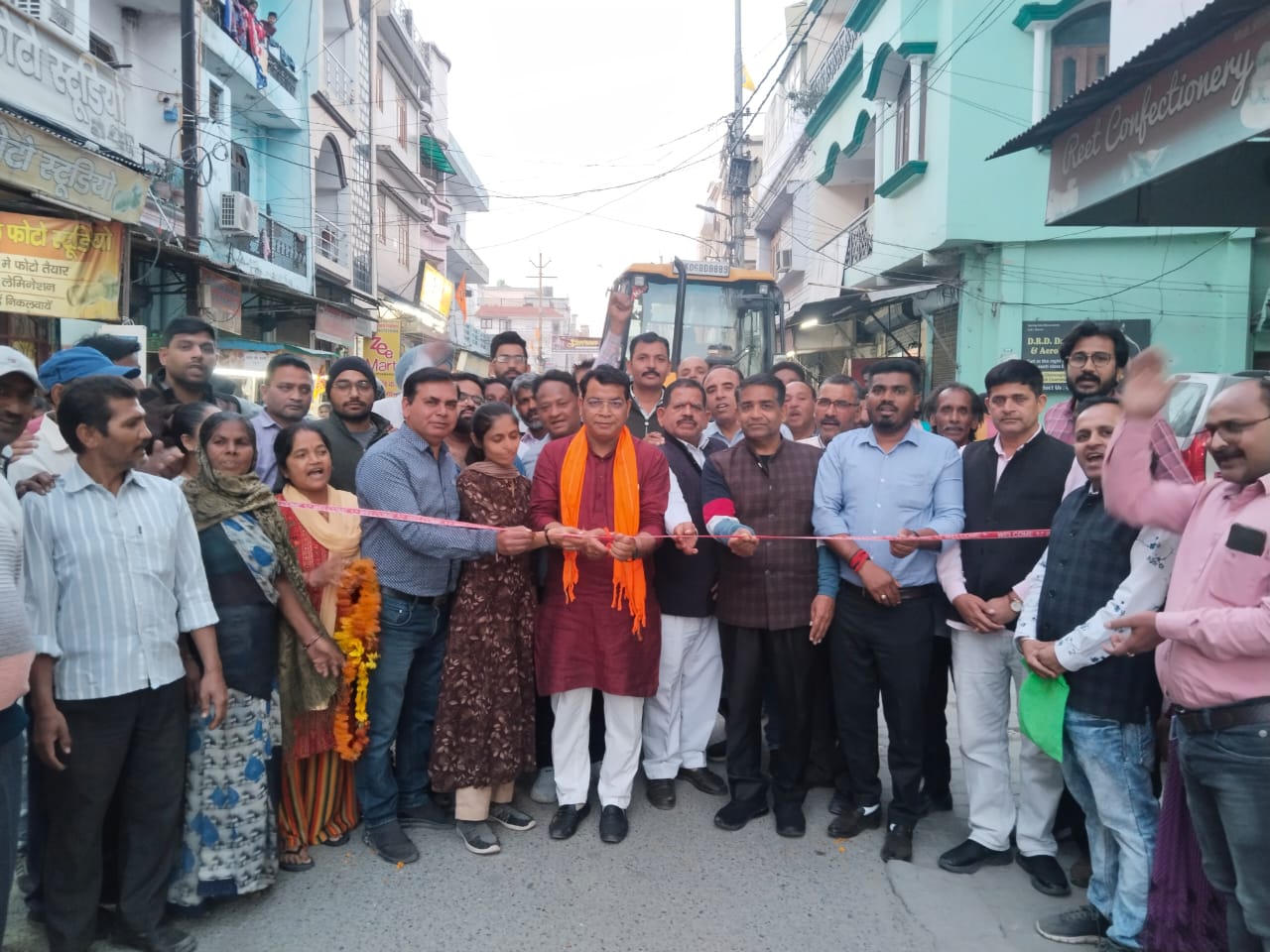 आवास विकास में शिव शक्ति मंदिर रोड से अटरिया मोड तक जाने वाली सड़क का विधायक ने किया शुभारंभ विधायक बोले विकास कार्य से कोई क्षेत्र नहीं रहेगा अछूता