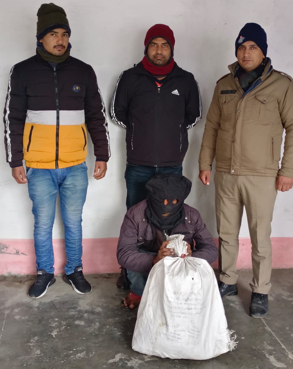 10 किलो गांजे के साथ एक अभियुत्तफ़   गिरफ्तार  