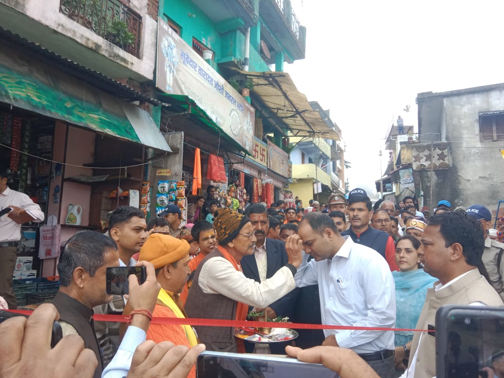 वाराही धाम में बारह दिवसीय ऐतिहासिक बग्वाल मेले का हुआ शुभारंभ शताब्दियों पूर्व की पूर्वजों की विरासत व परंपरा को पीढ़ीदर-पीढ़ी सौंपते आ रहे हैं यहां के लोग  यहां आने वाले तीर्थ यात्रियों का किया जाए मेहमान की तरह स्वागत-जिलाधिकारी