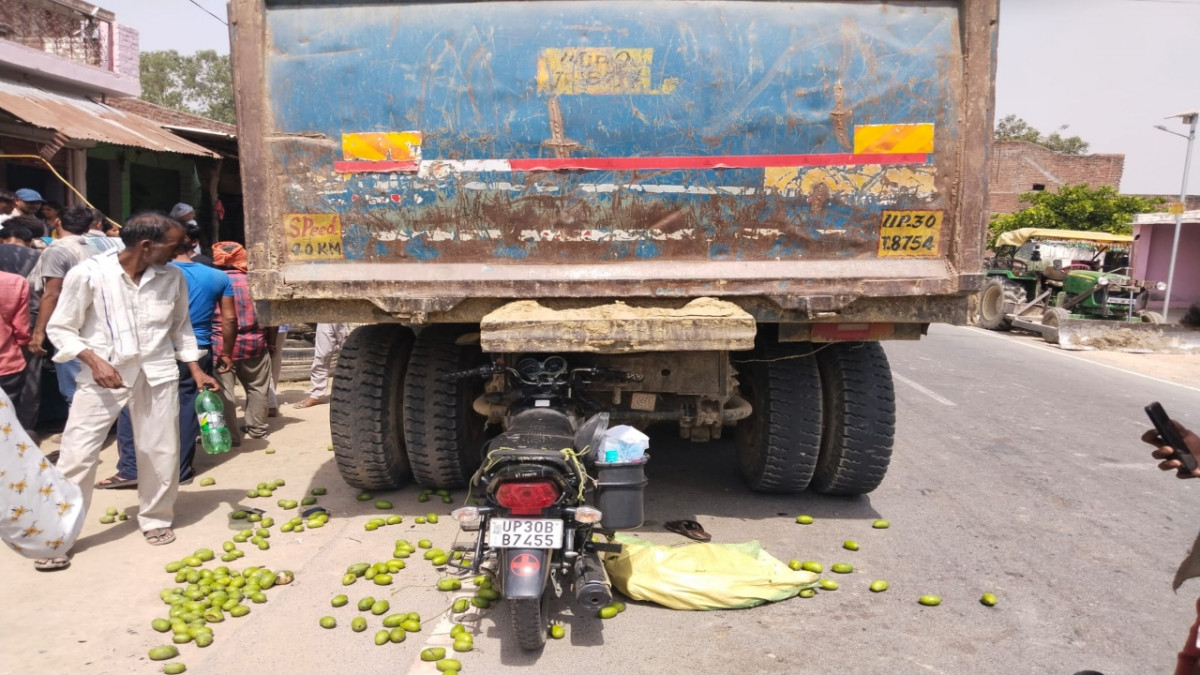 शाहाबाद में सड़क किनारे खड़े डंपर में घुसी बाइक, युवक की मौत