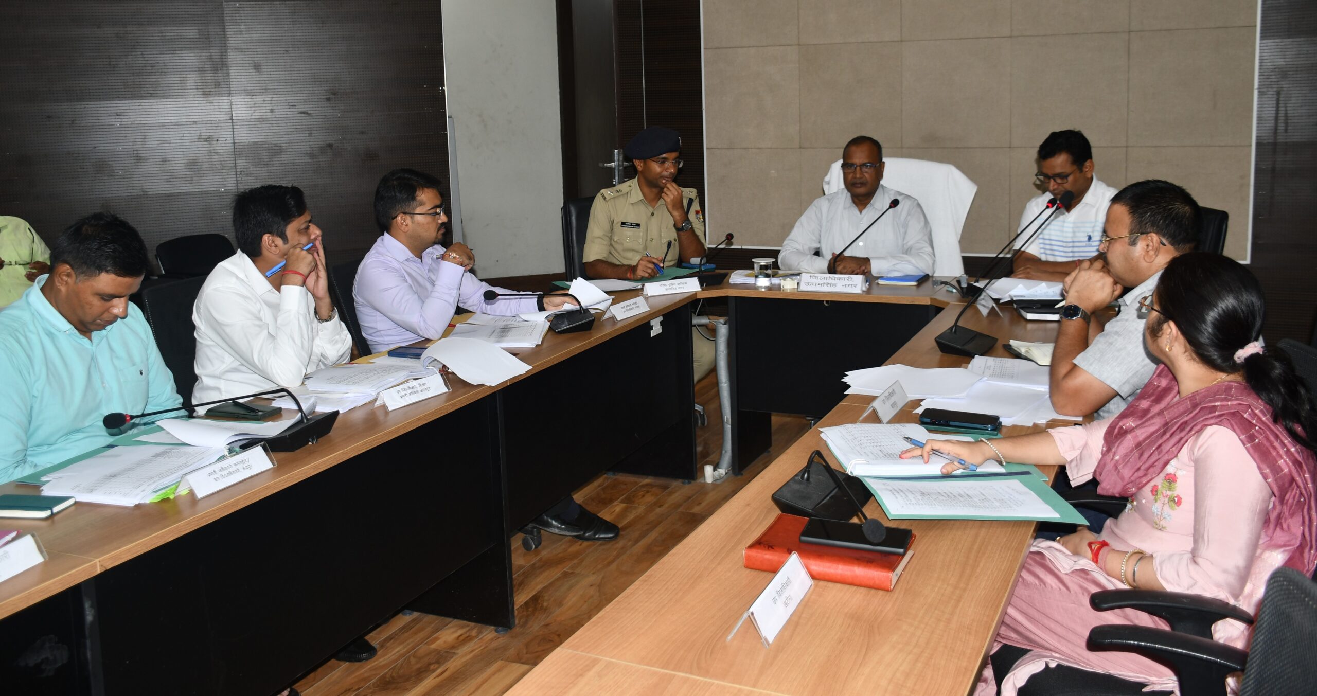 जिलाधिकारी ने दिये लम्बित वादों को शीघ्रता से निस्तारण करने व शत प्रतिशत राजस्व वसूली के निर्देश