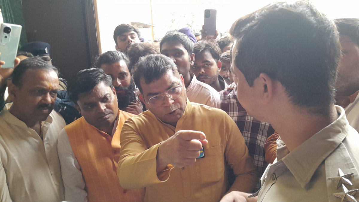 लापता प्रकरण में भड़के विधायक ने सुनाई खरी-खोटी