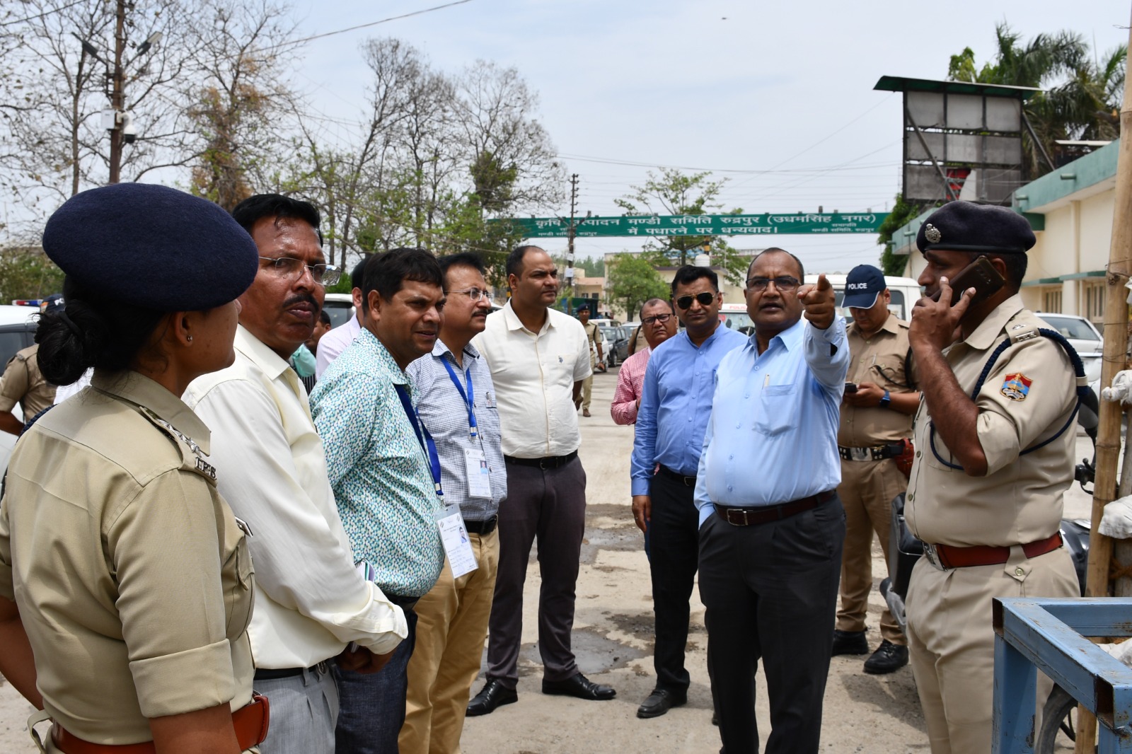 लगभग सात हजार कर्मी कराएंगे मतदान जिला निर्वाचन अधिकारी ने किया बगवाड़ा मंडी में की जा रही व्यवस्थाओं का निरीक्षण