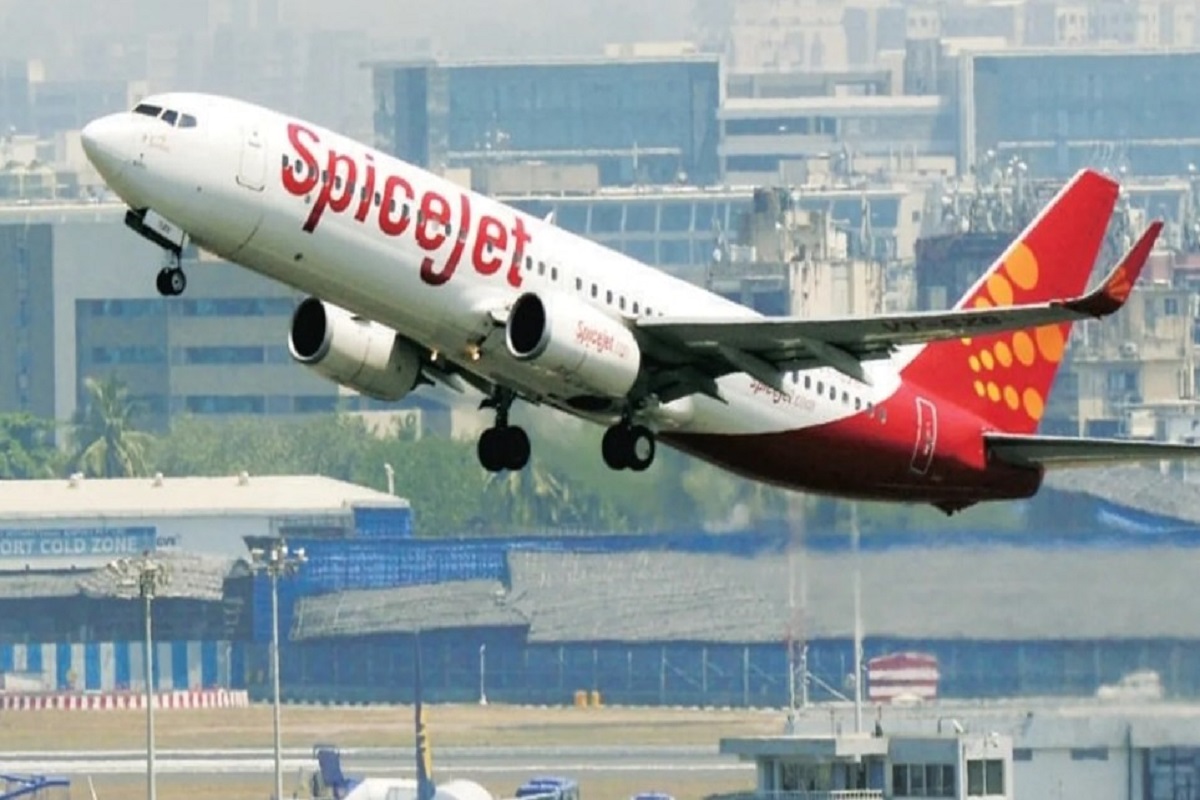 DGCA का SpiceJet को कारण बताओ नोटिस, 18 दिनों में 8 बार आई प्लेन में खराबी