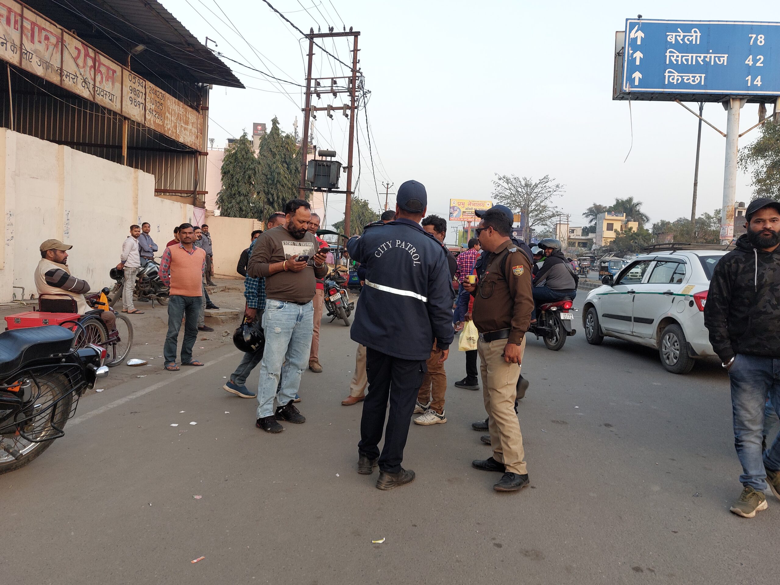 बाइक सवार चालक का आरोप 15 मिनट में सीपीयू के काट दिया दो बार चालान, चालक और सीपीओ कर्मियों के बीच हुआ हंगामा