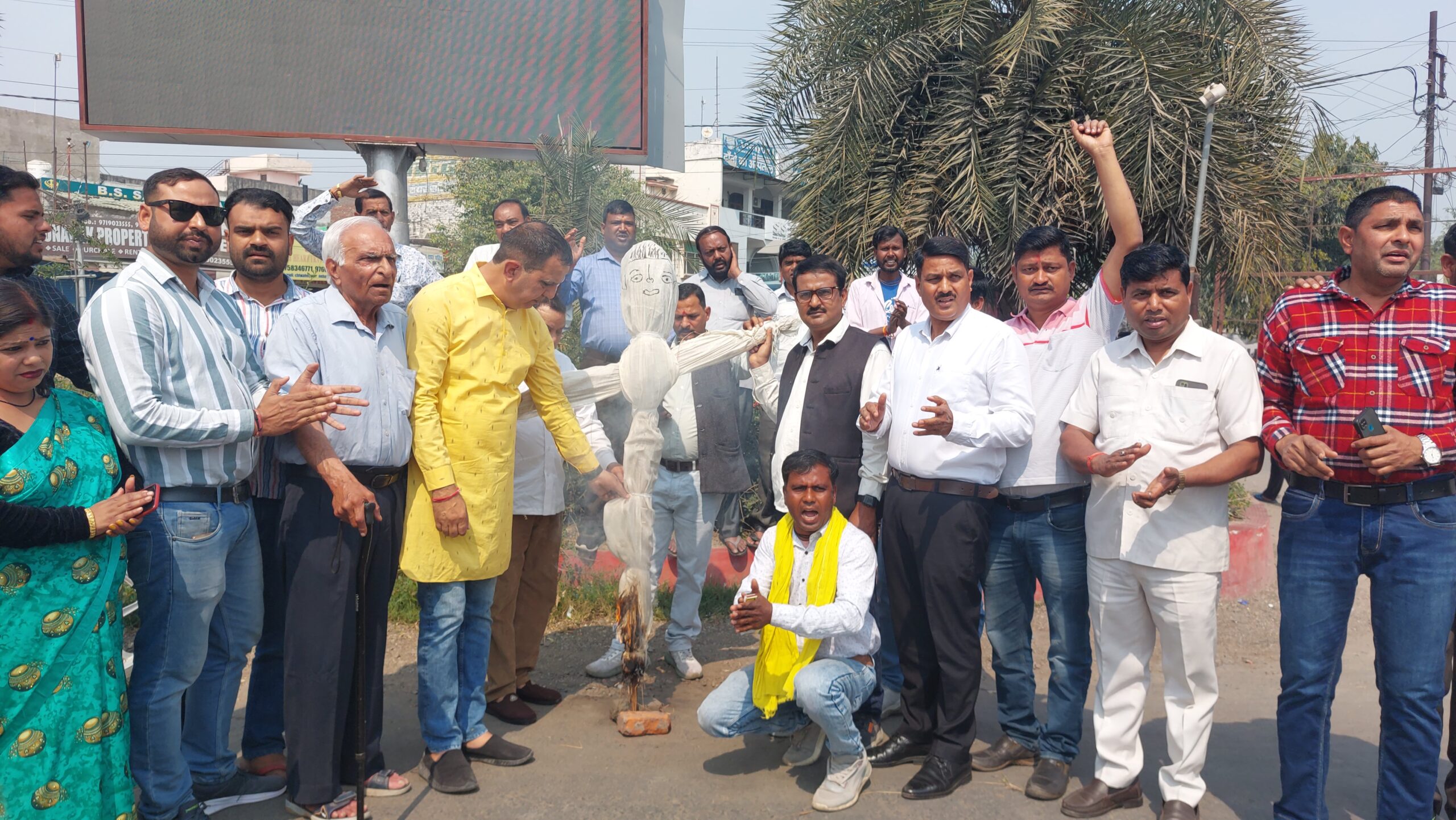 रुद्रपुर में महानगर कांग्रेस का जिला प्रशासन के खिलाफ प्रदर्शन