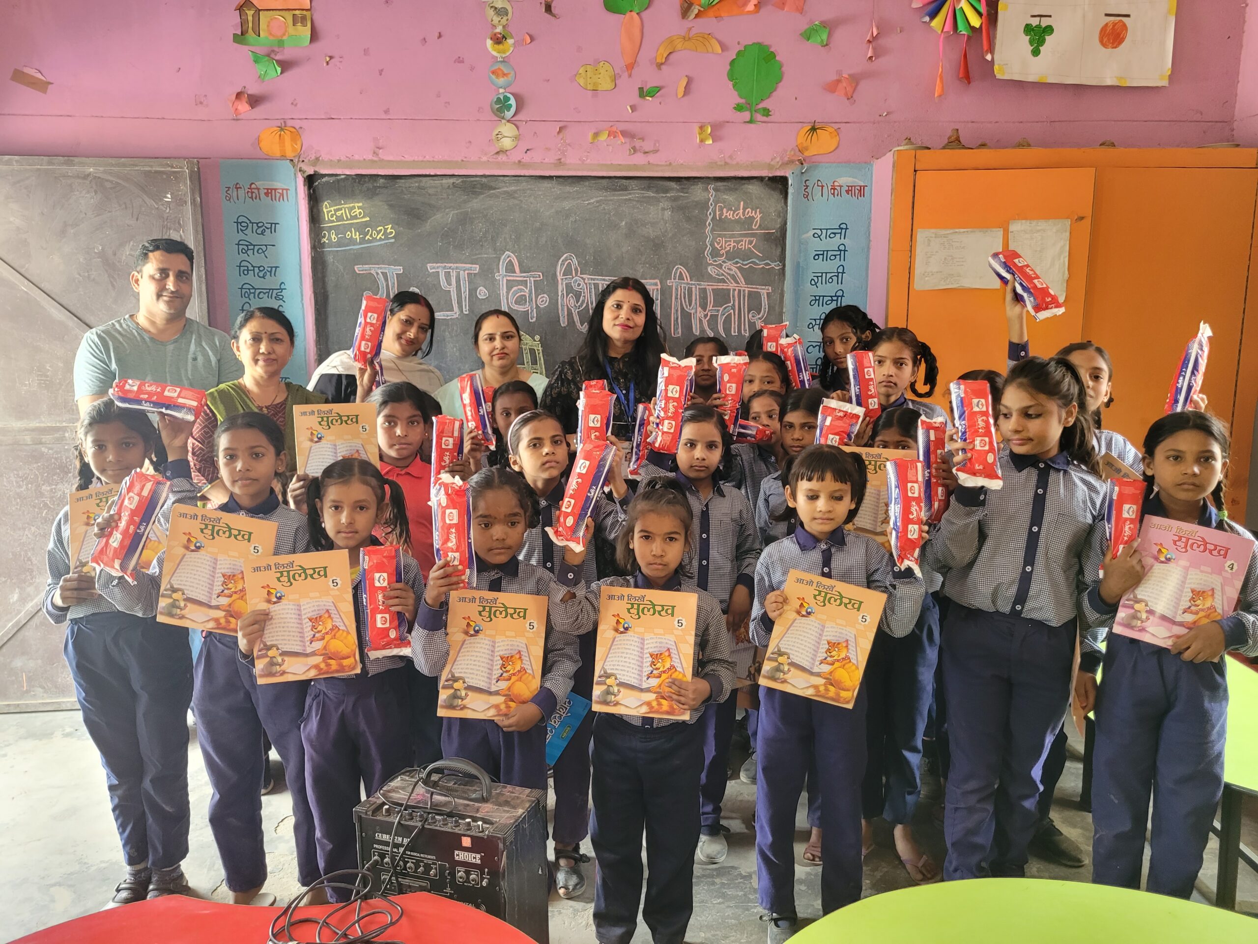 बालिकाओं को शारीरिक स्वच्छता के प्रति जागरूक किया