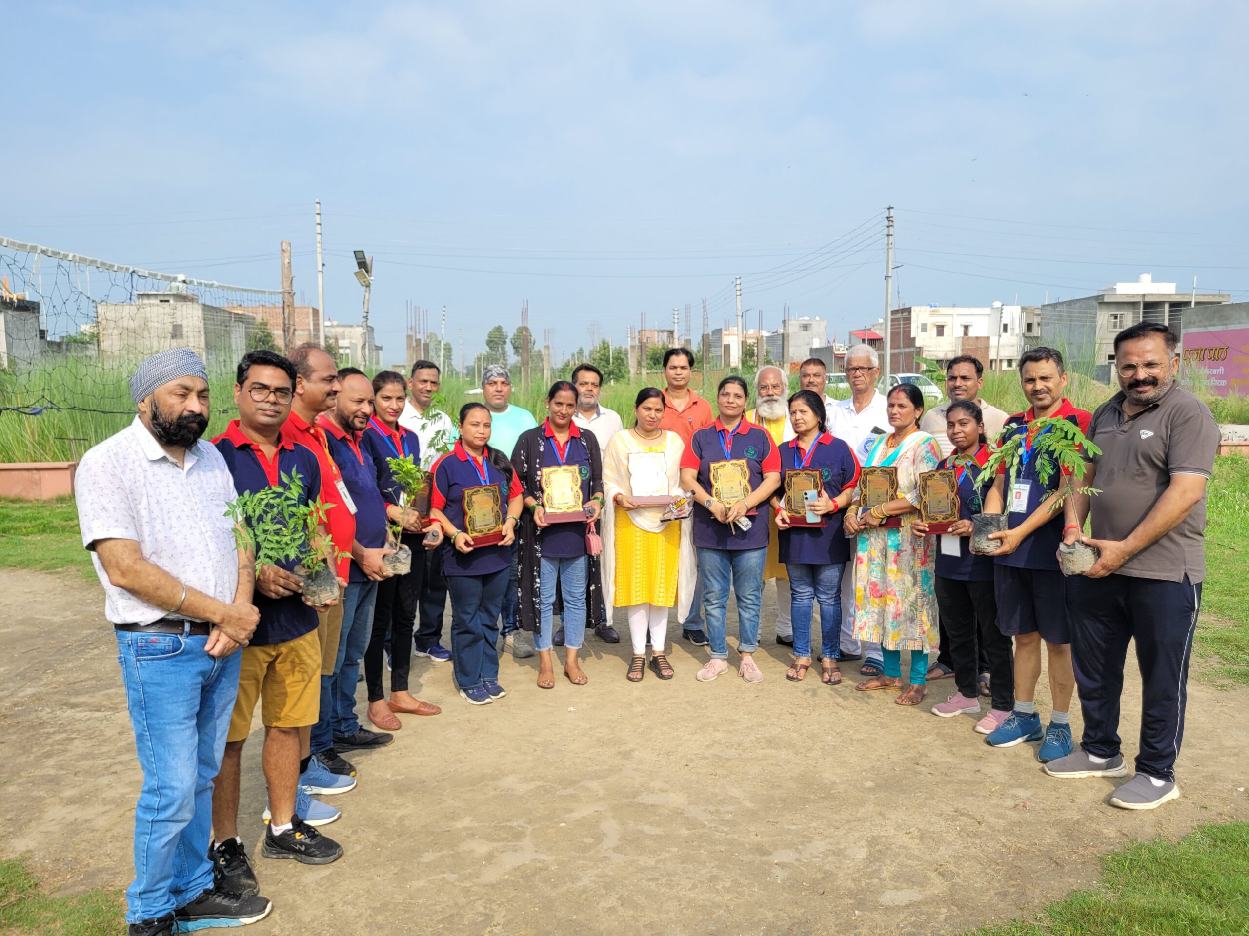 स्थापना दिवस पर रुद्रपुर राइजिंग फाउंडेशन ने लगाए दर्जनों पौधे 