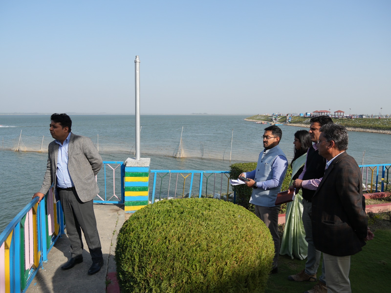 जिलाधिकारी ने किया बौर, हरिपुरा जलाशय गूलरभोज का  निरीक्षण