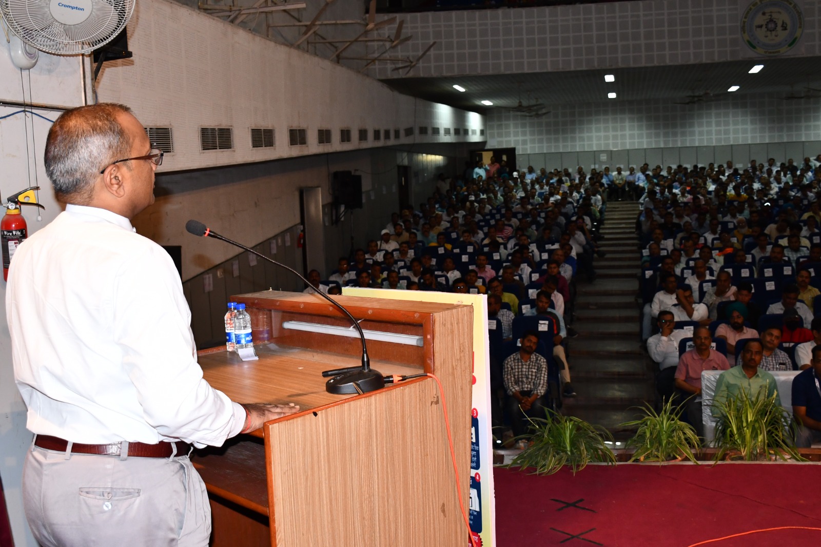 1367 पीठासीन, मतदान अधिकारियों व को दिया गया प्रशिक्षण   तीसरे दिन दो पालियों में विधानसभा किच्छा के 738 व सितारगंज के 629  अधिकारियों ने लिया भाग 