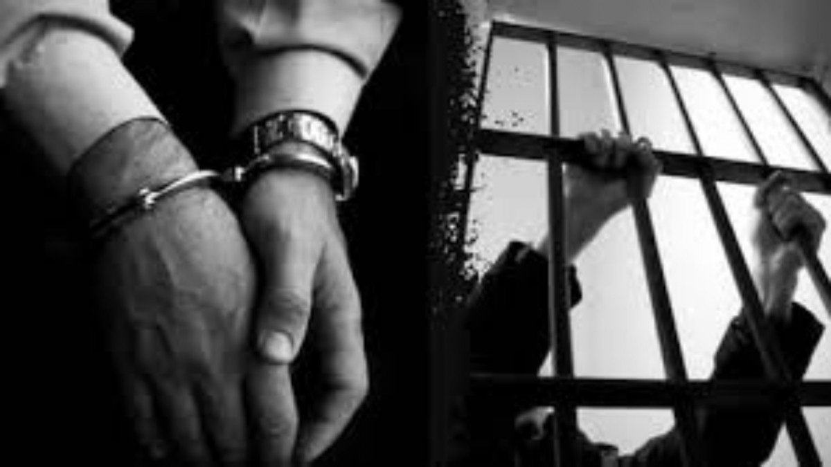 पुलिस गिरफ्त में लुटेरा कुंडल लूटने के आरोपी को पुलिस ने किया गिरफ्तार