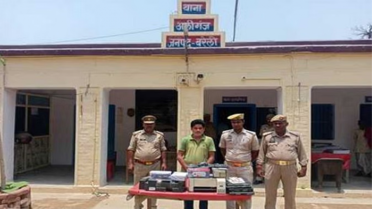 फर्जी आधार केंद्र पर तीसरी बड़ी कार्रवाई युवक गिरफ्तार