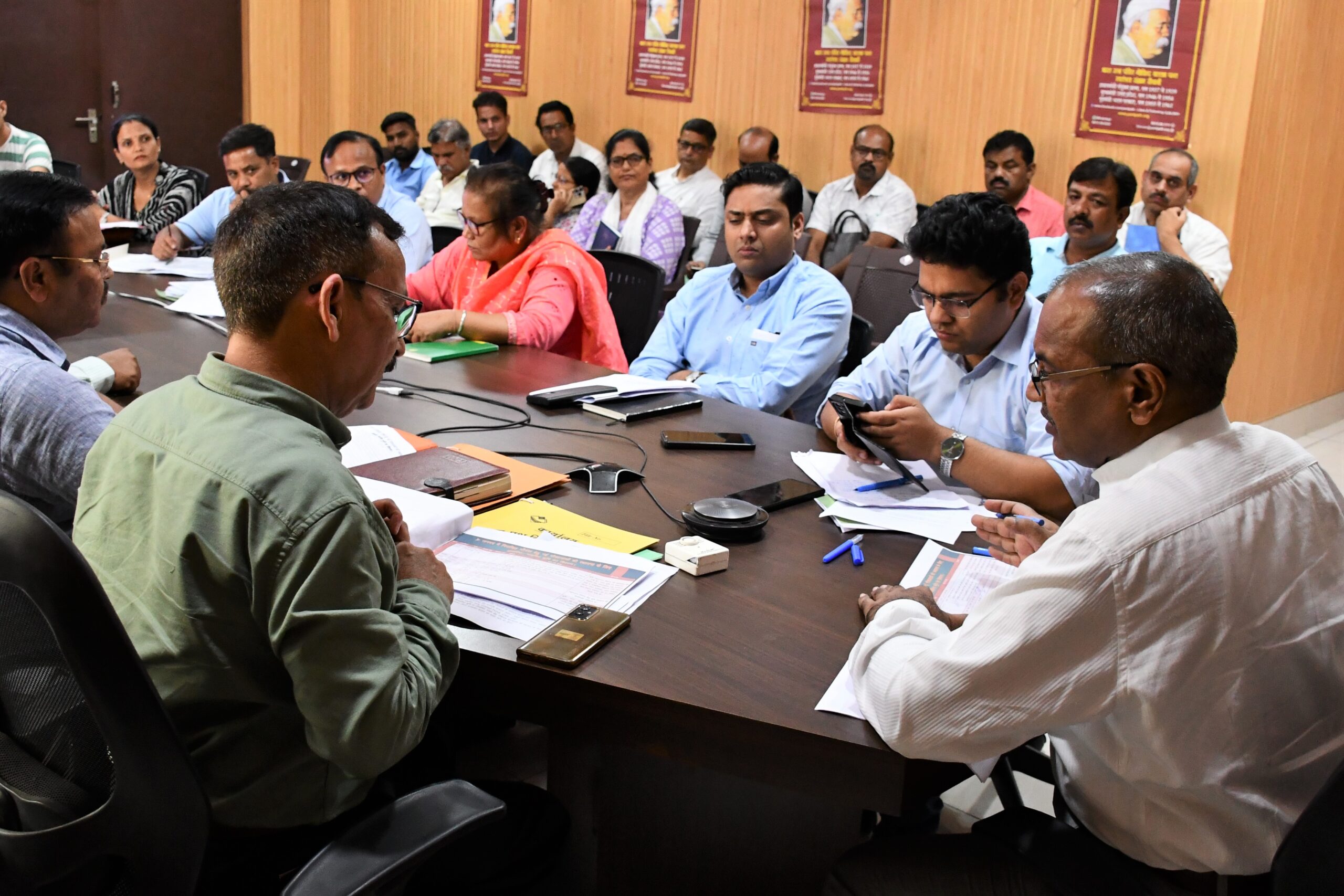 गौ सदनों की स्थापना एवं संचालन हेतु जिला स्तरीय समिति की बैठक सम्पन्न  