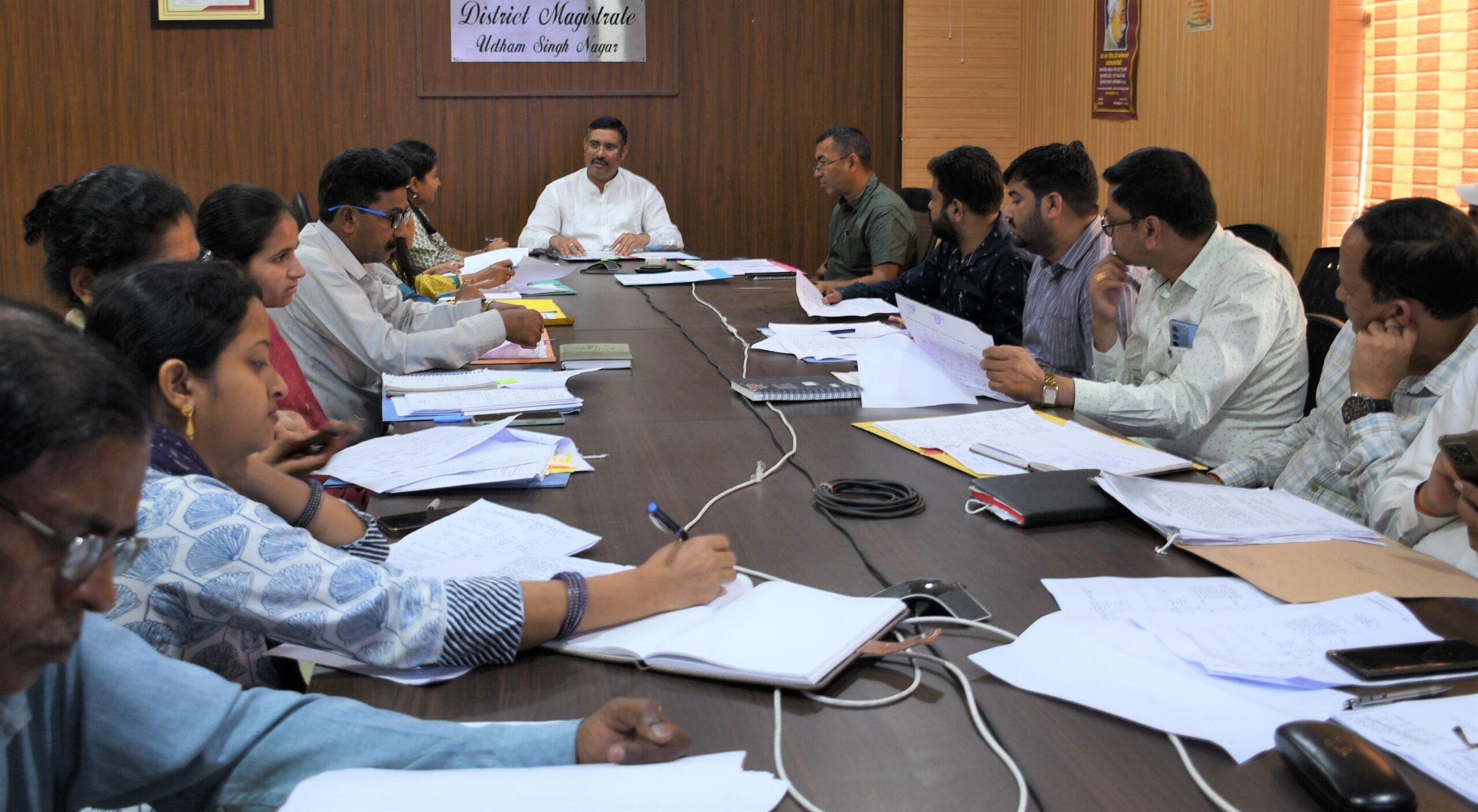 जिलाधिकारी ने की टायड तथा एनटायड मदों में किये जा रहे कार्यों की समीक्षा