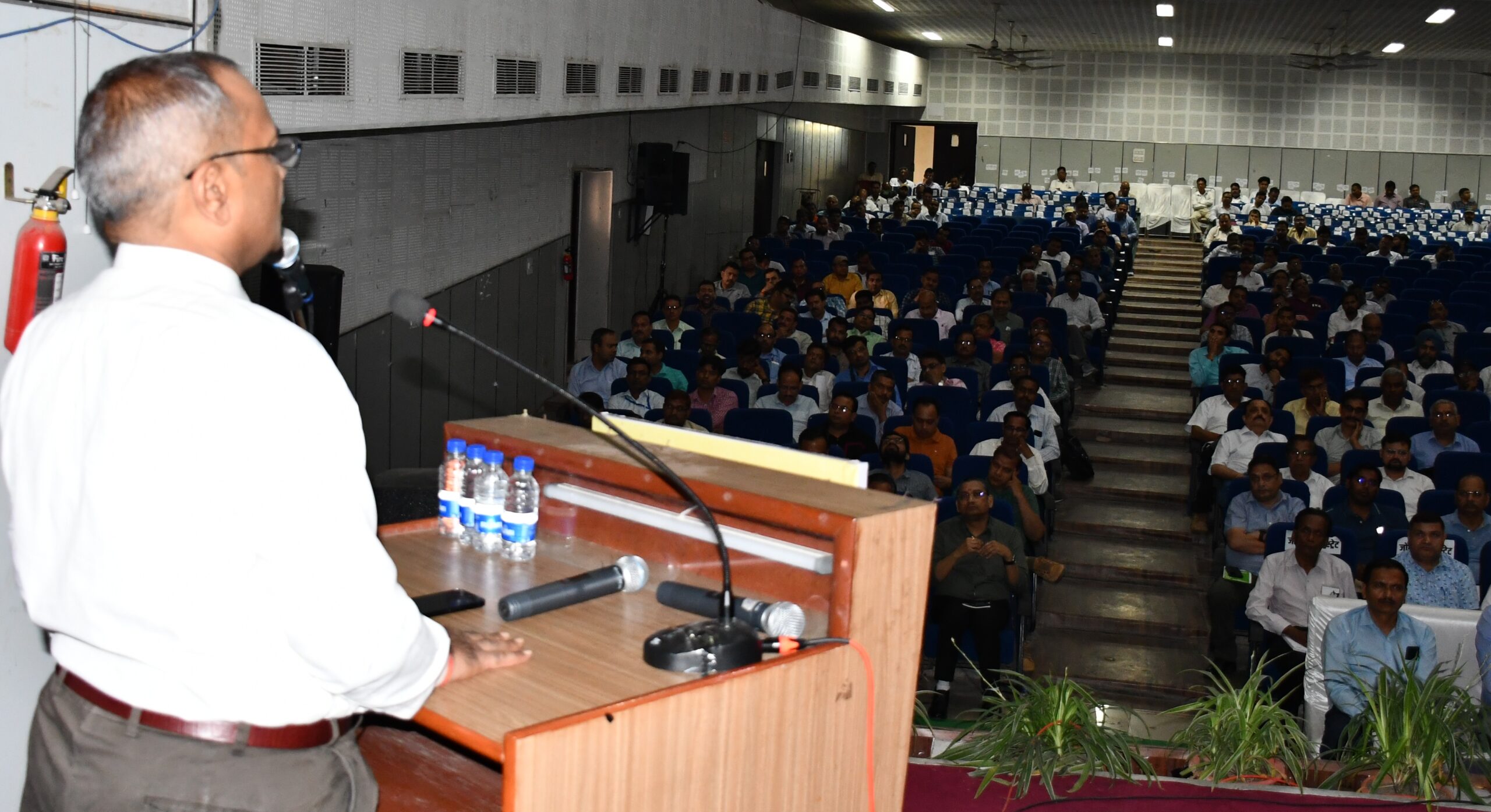 लोकसभा निर्वाचन में जोनल व सेक्टर मजिस्ट्रेट का कार्य अति महत्वपूर्ण:  उदय राज सिंह मतदान बूथ को प्रस्थान से पूर्व मतदान सामग्री का सूची से मिलान अवश्य करे 