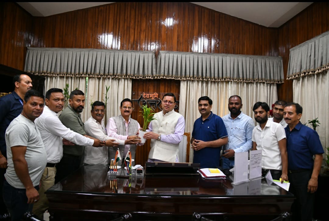 श्रमजीवी पत्रकार यूनियन, उत्तराखण्ड का एक प्रतिनिधिमंडल मुख्यमंत्री पुष्कर सिंह धामी से मिला।