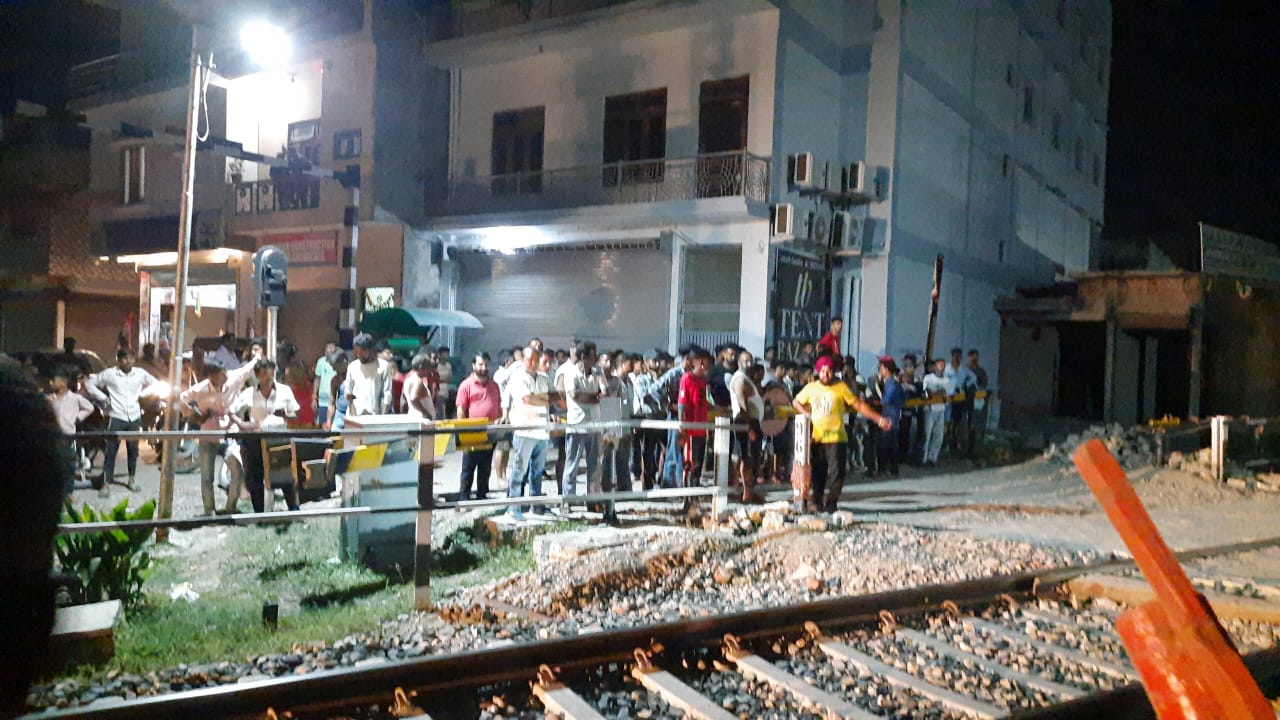 संपर्क क्रांति की चपेट में आकर युवक की मौत, आत्महत्या की आशंका