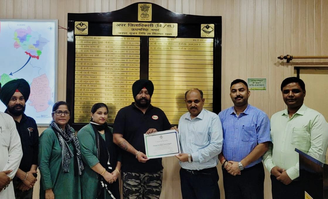 जिंदगी ज़िंदाबाद की टीम को जिला प्रशासन ने किया सम्मानित