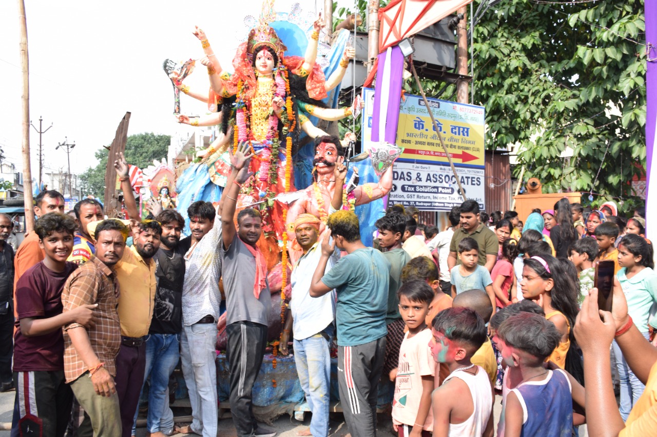 दशहरा के मौके पर दैवी प्रतिमाओं को किया गया विसर्जन