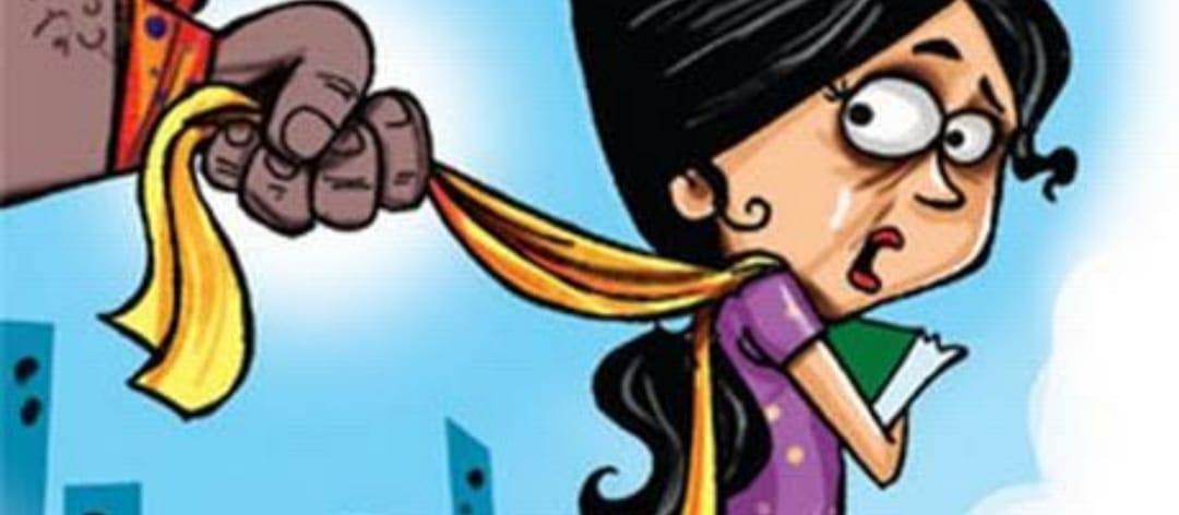 पत्नी से छेड़छाड़ का विरोध करने पर मनचलों ने पति को पीटा