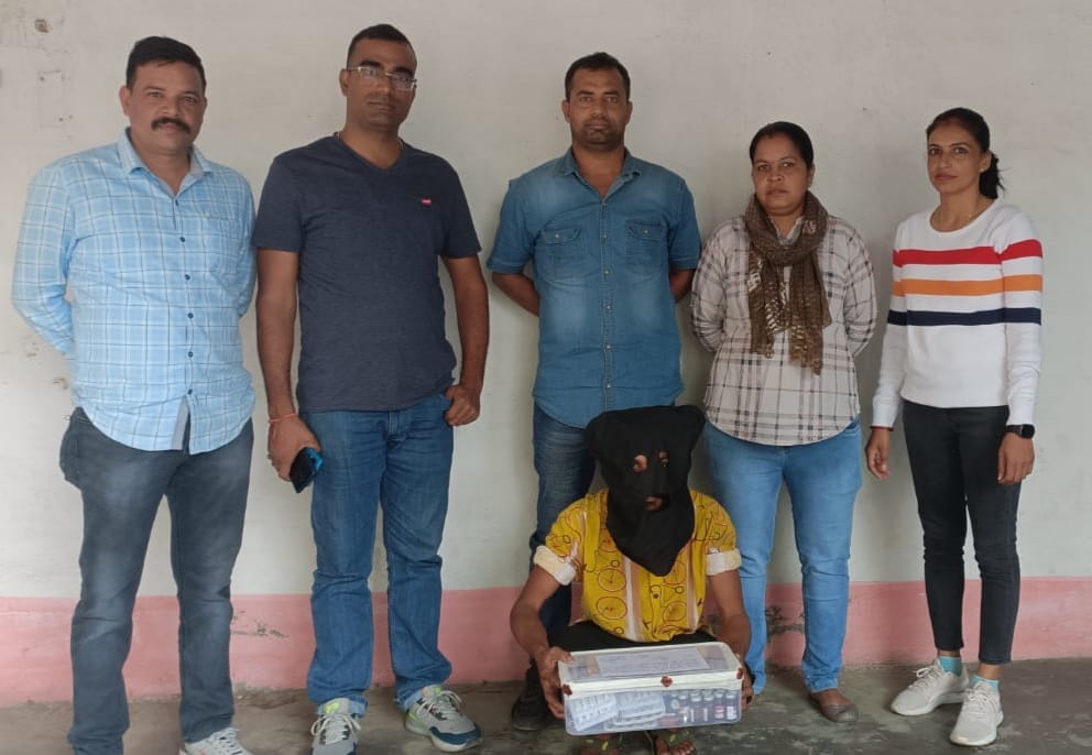 150 नशे के इंजेक्शनों के साथ पकड़ा नशा तस्कर