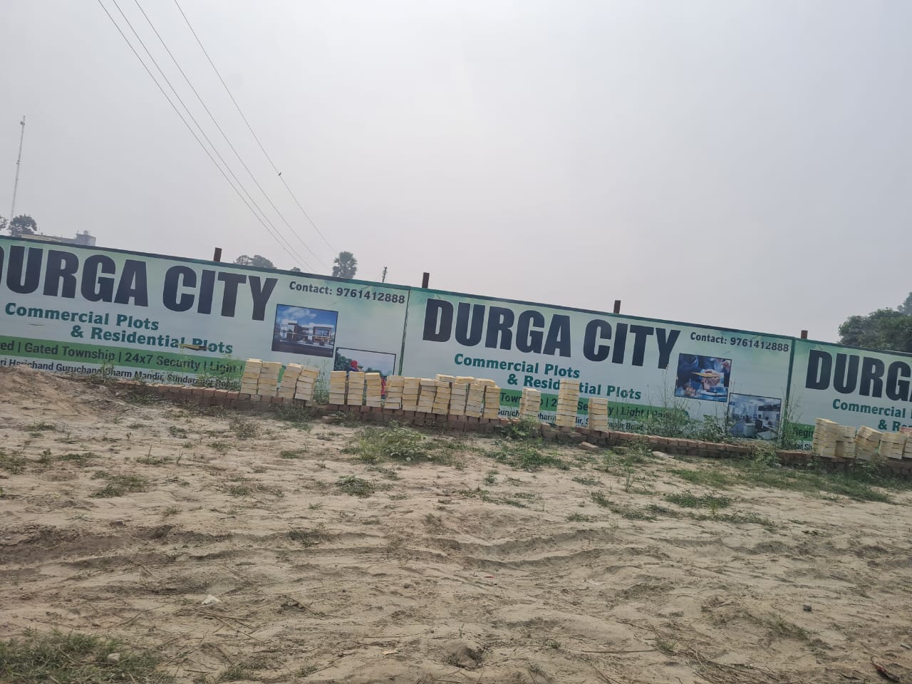 दिनेशपुर में काटी जा रही अवैध कालोनी की जांच को लेकर डीएम को सौंपा पत्र