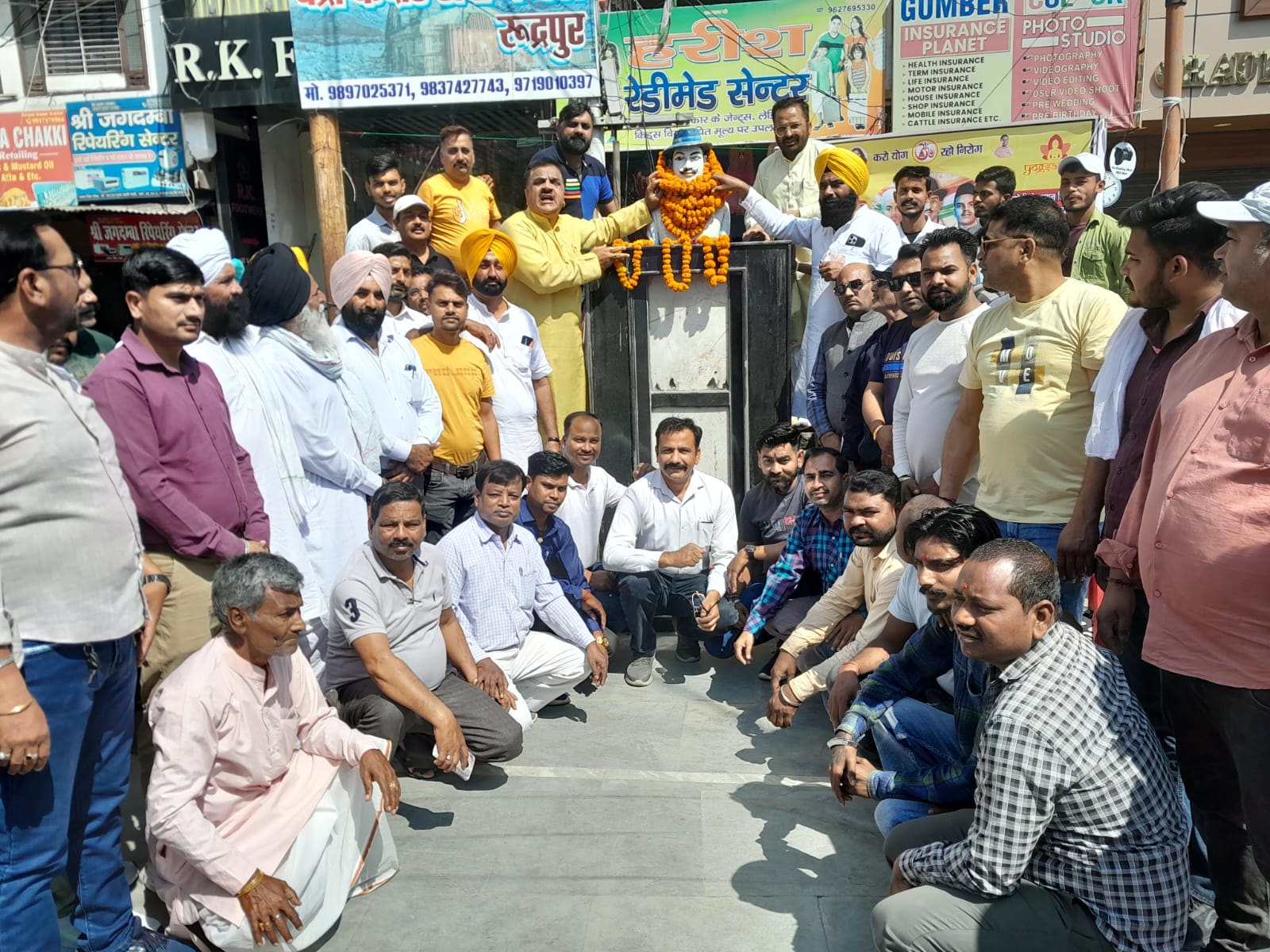 शहीद भगत सिंह की प्रतिमा पर माल्यार्पण कर उन्हें  किया  नमन 