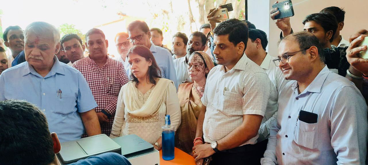 मुख्य सचिव दुर्गा शंकर मिश्र अन्नपूर्णा स्टोर का किया निरीक्षण