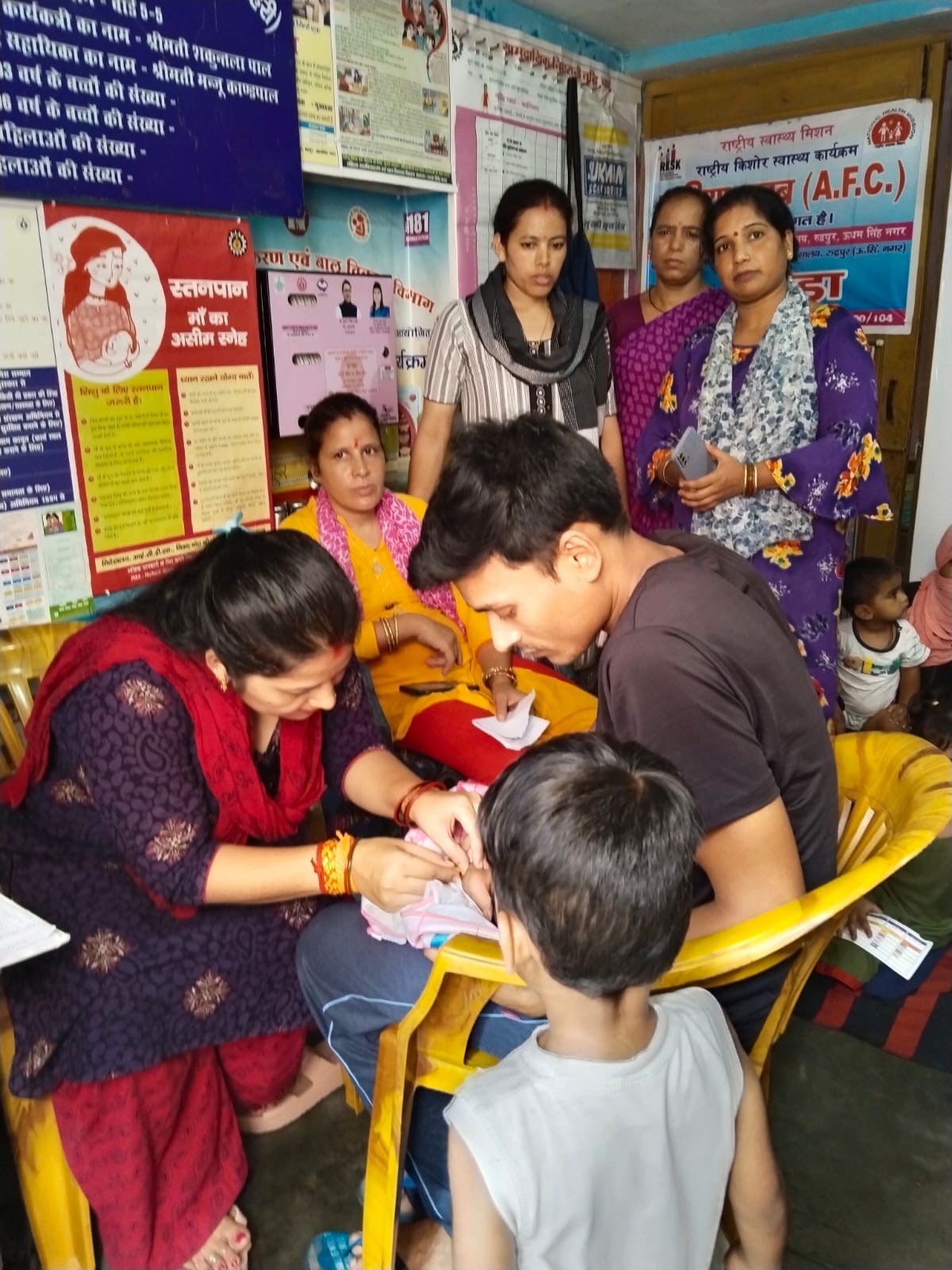 कैंप लगाकर गर्भवती महिलाओं और शिशु का किया टीकाकरण