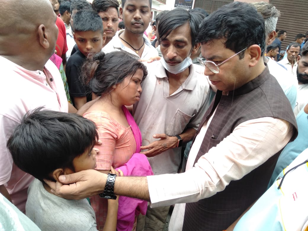 प्रीत बिहार में स्कूल बस से हुई  बच्चे की मृत्यु पर विधायक ने परिजनों को हर सम्भव मदद के लिये आश्वस्त किया