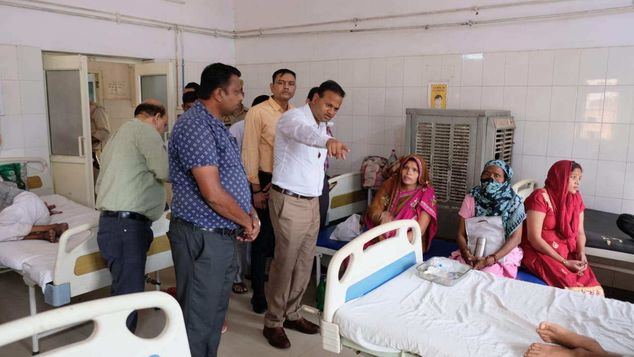 जिलाधिकारी ने स्वास्थ्य सेवाओं का लिया जायजा जिला अस्पताल का किया औचक निरीक्षण, मरीजों से स्वास्थ्य सुविधाओं की ली जानकारी