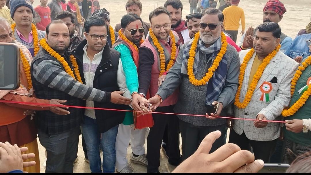 रविंद्र विक्रम सिंह ने क्रिकेट टूर्नामेंट का फीता काटकर किया उद्घाटन