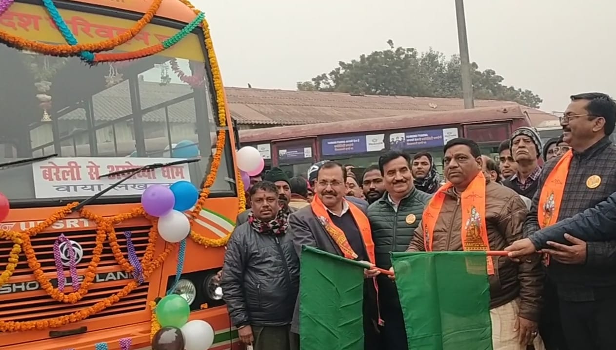 अयोध्या के लिए बरेली से आज से शुरू हुई बस सेवा कैंट विधायक ने हरी झंडी दिखाकर किया रवाना