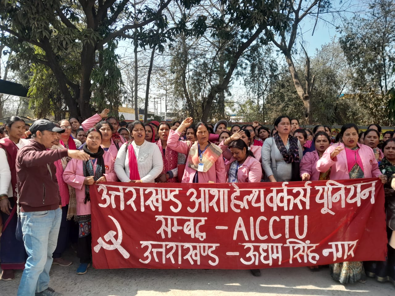 पांच सूत्रीय मांगों को लेकर आशाओं ने निकाला विरोध जुलूस सीएमओ कार्यालय में प्रदर्शन कर सीएम को भेजा पत्र मांगे पूरी नहीं होने पर दी आंदोलन की चेतावनी