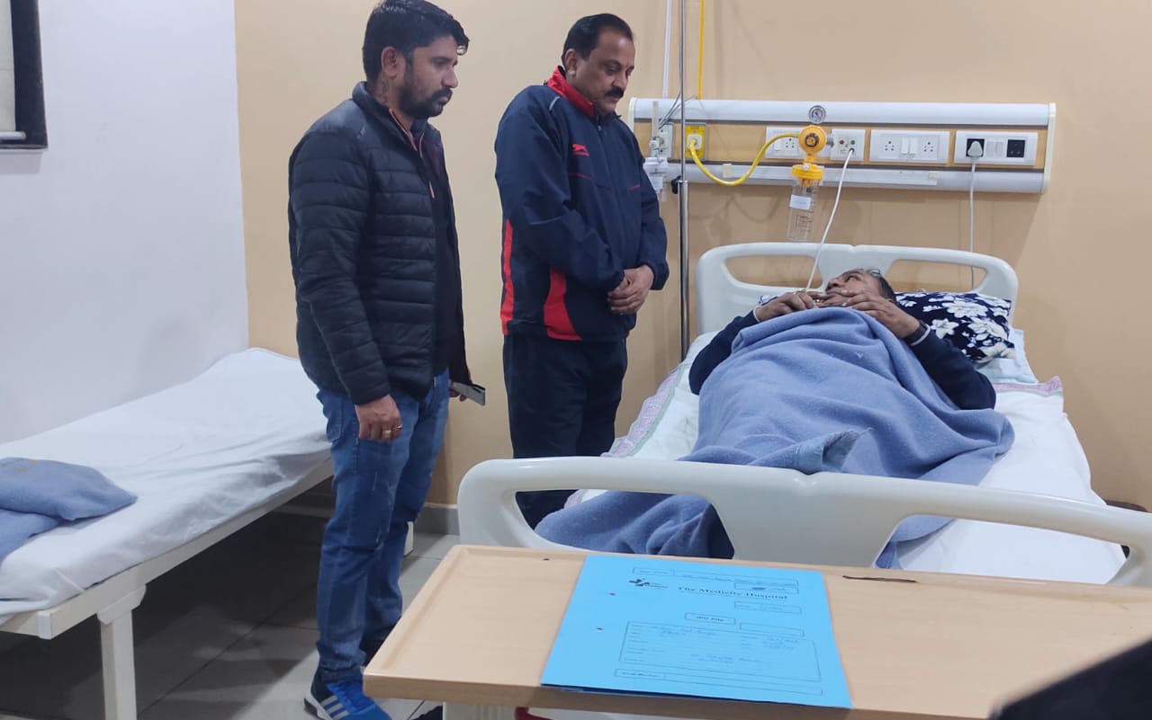 निवर्तमान मेयर की बिगड़ी हालत,हायर सेंटर हुए रेफर महानगराध्यक्ष के साथ हुई थी मारपीट की घटना सांस लेने में हुई दिक्कत,भाजपा नेताओं ने जाना हाल