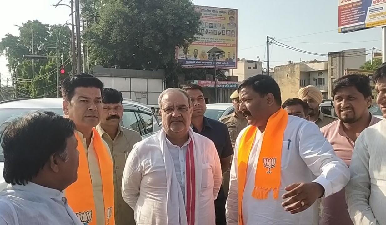 प्रधानमंत्री नरेंद्र मोदी के होने वाले रोड शो के मार्गो का भाजपा प्रदेश अध्यक्ष ने लिया जायजा,, विपक्ष पर जमकर बरसे*