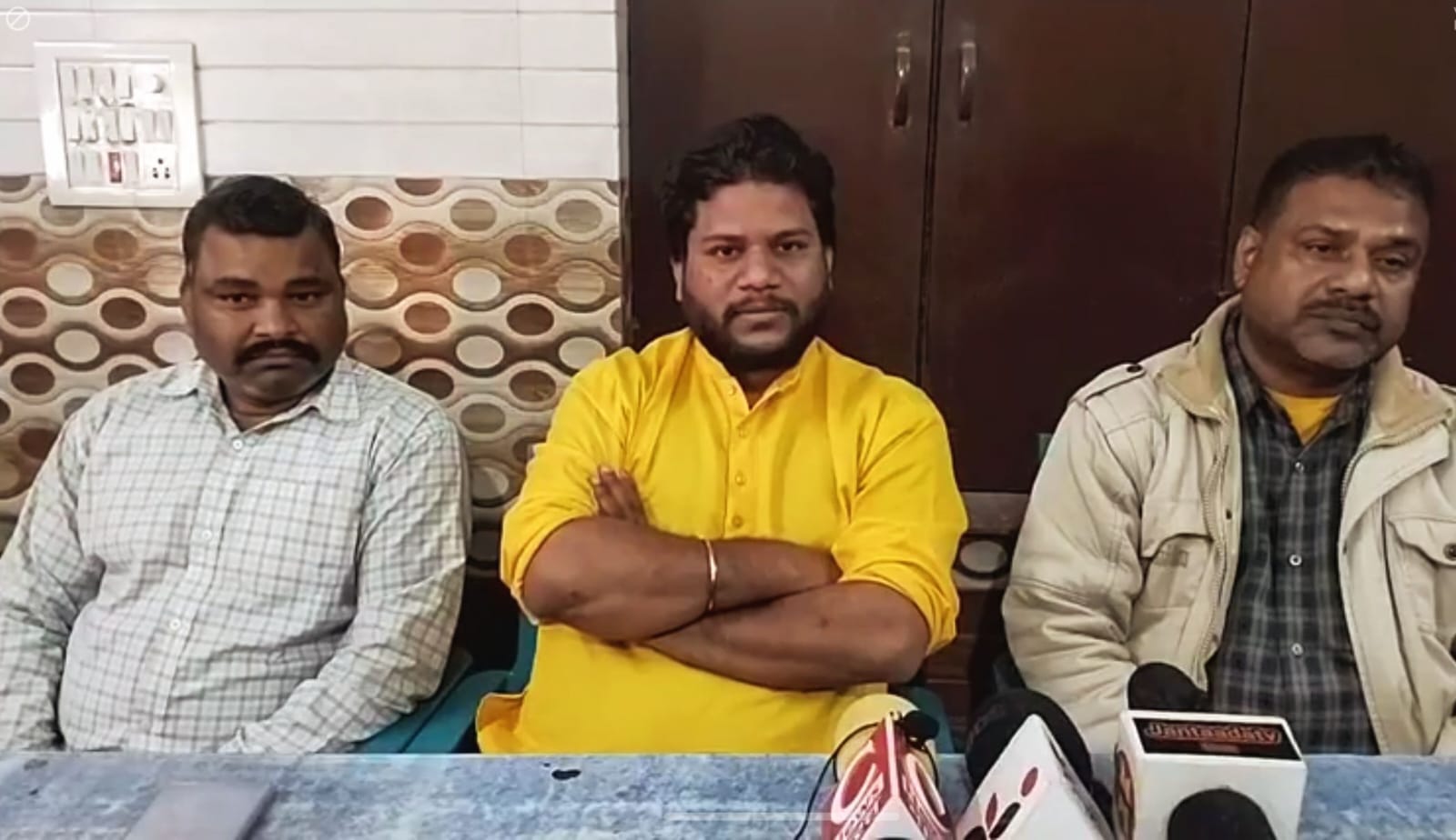 पत्रकार बंधुओ पर प्रीपेड मीटर उजागर करने को लेकर मुकदमे के विरोध में प्रेस कॉन्फ्रेंस सुब्रत विश्वास द्वारा 