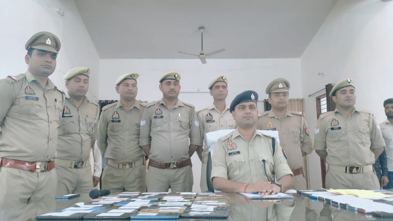 बरेली पुलिस की बड़ी कामयाबी: 45 लाख की कीमत के 221 गुमशुदा मोबाइल बरामद, असली मालिकों को लौटाए