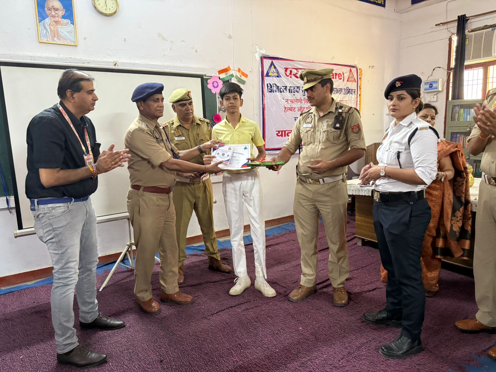 पुलिस मॉडर्न स्कूल में सड़क सुरक्षा पर डिजिटल क्विज, छात्र-छात्राओं ने दिखाई जागरूकता