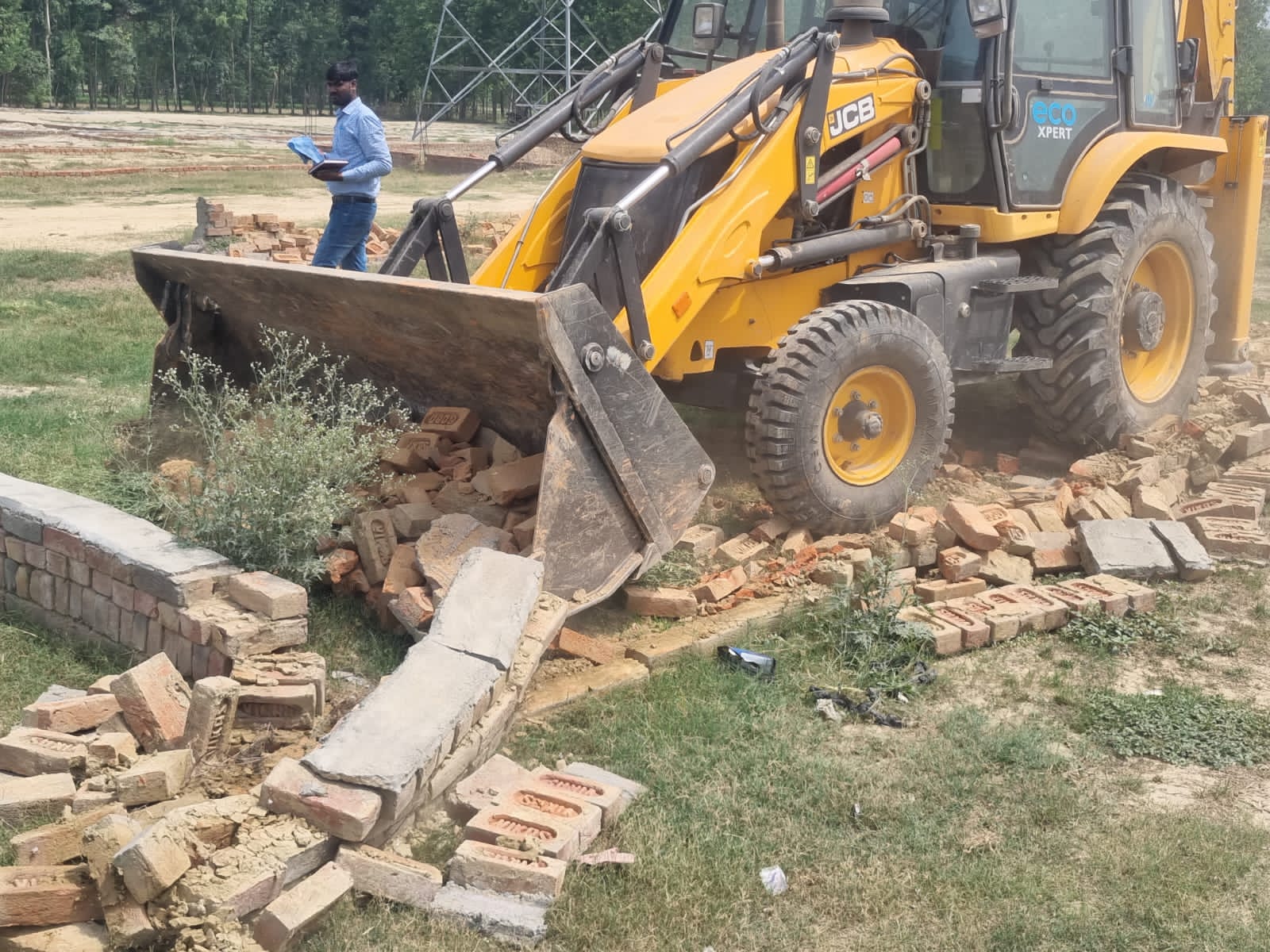 बरेली में नियमों की अनदेखी महंगी पड़ी बीडीए ने चार कॉलोनी पर चलाई जेसीबी