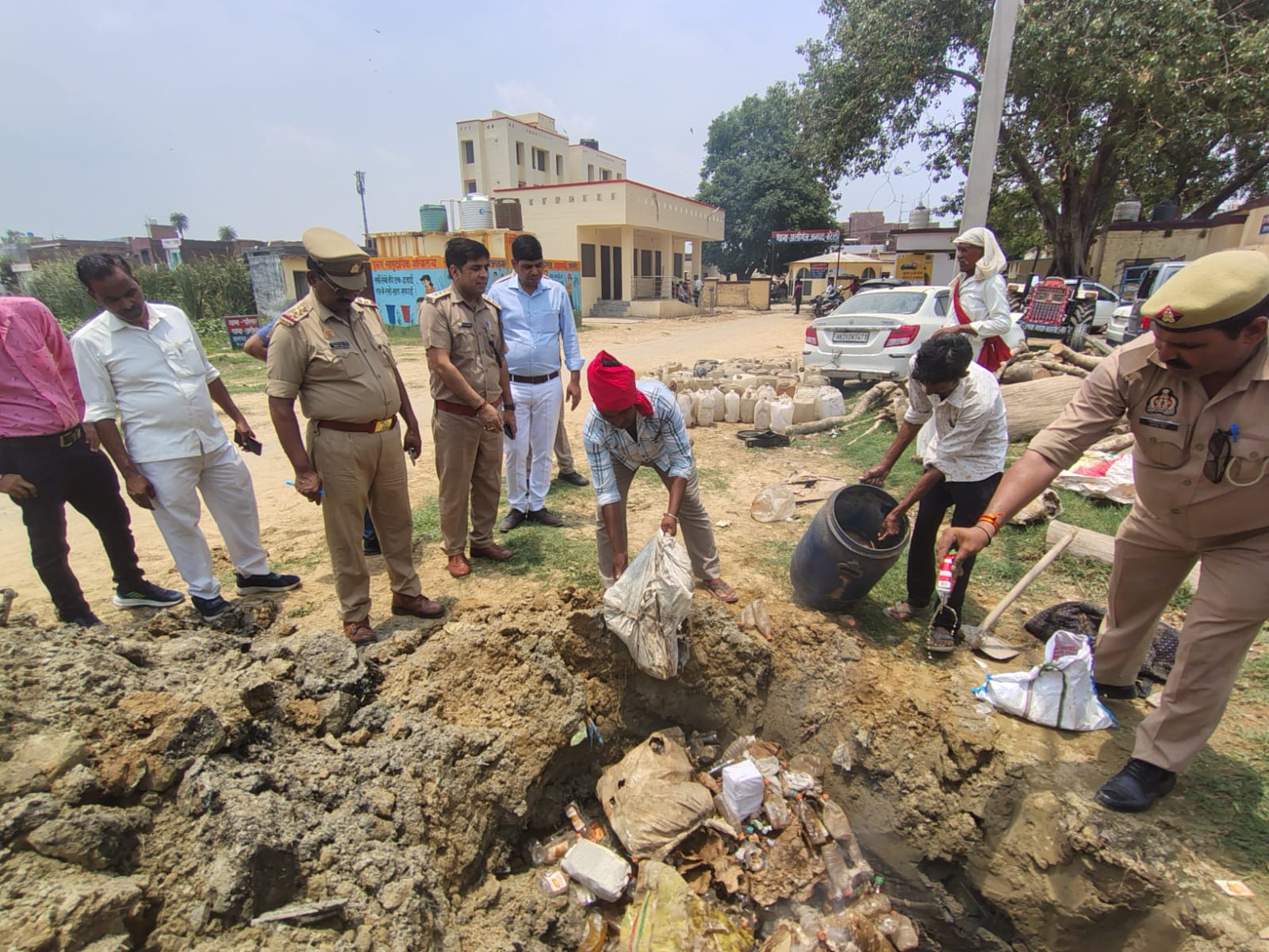 बरेली में 113 मुकदमों की अवैध शराब नष्ट, ऑपरेशन क्लीन 3.0 के तहत बड़ी कार्रवाई