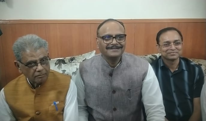 रेगिस्तान का शुतुरमुर्ग बना विपक्ष, उपमुख्यमंत्री बृजेश पाठक का समाजवादी पार्टी पर तीखा हमला