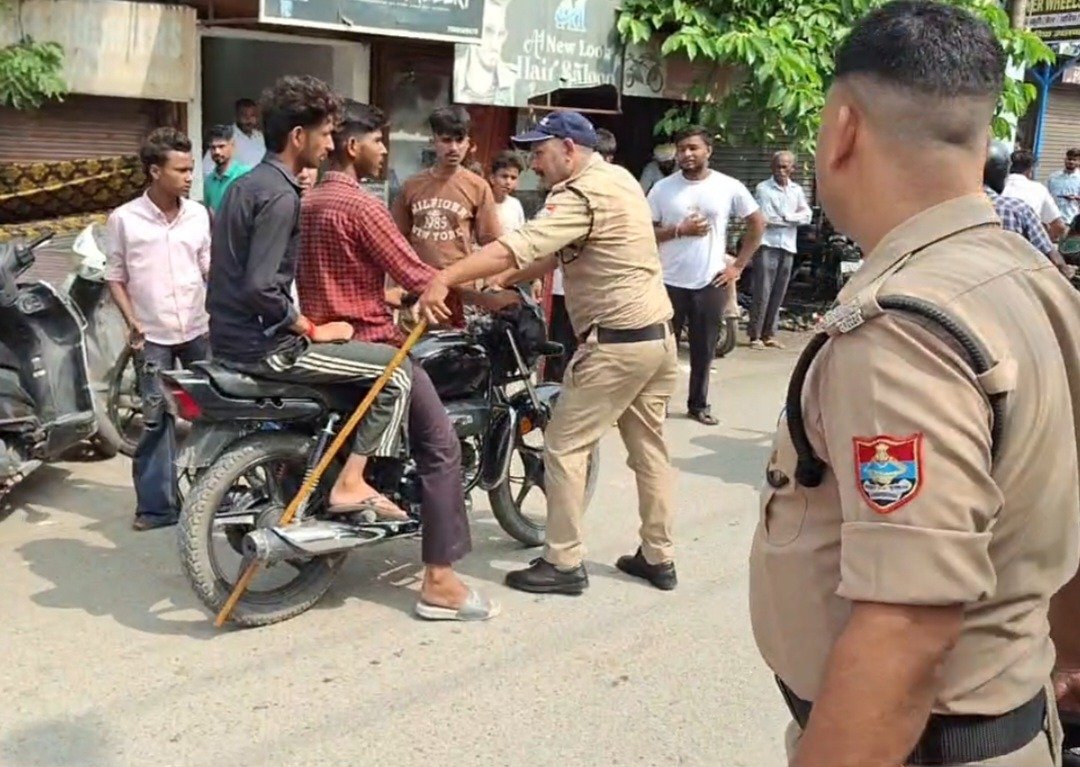 विक्रांत बागी की याद में निकाली धारदार हथियार रैली मुख्य मार्ग की घेराबंदी,तीन युवक पकड़े सोशल मीडिया पर वायरल हुई वीडियो