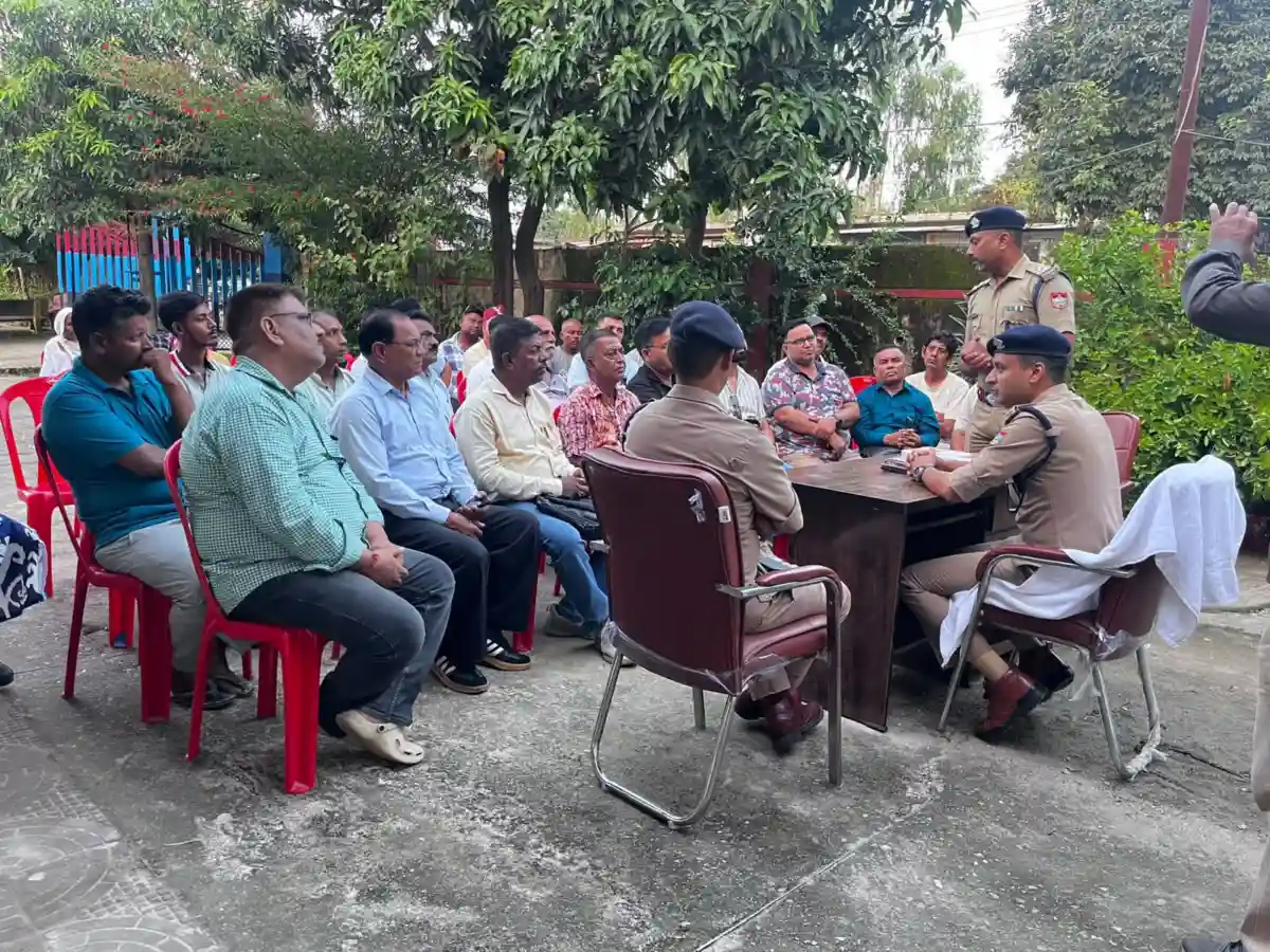 त्योहारों और रामलीला को लेकर दिनेशपुर पुलिस अलर्ट, कमेटियों के साथ की बैठक