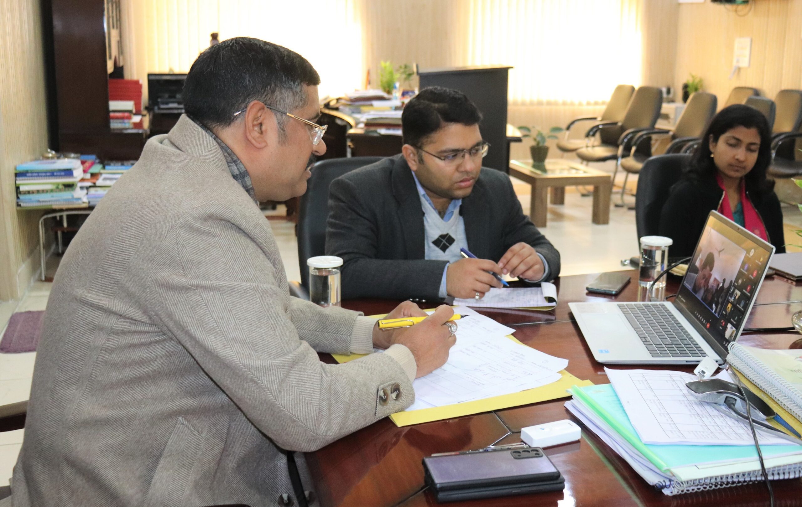 जिलाधिकारी ने  ई-चैपाल के माध्यम से विकासखण्ड खटीमा के ग्राम पहेनिया की समस्याएं सुनी  