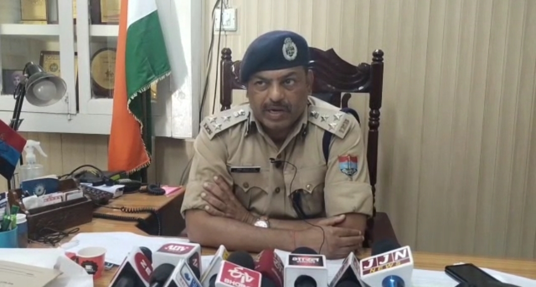 फरियादियों का भा रहा डीआईजी कुमाऊं का जनता दरबार।