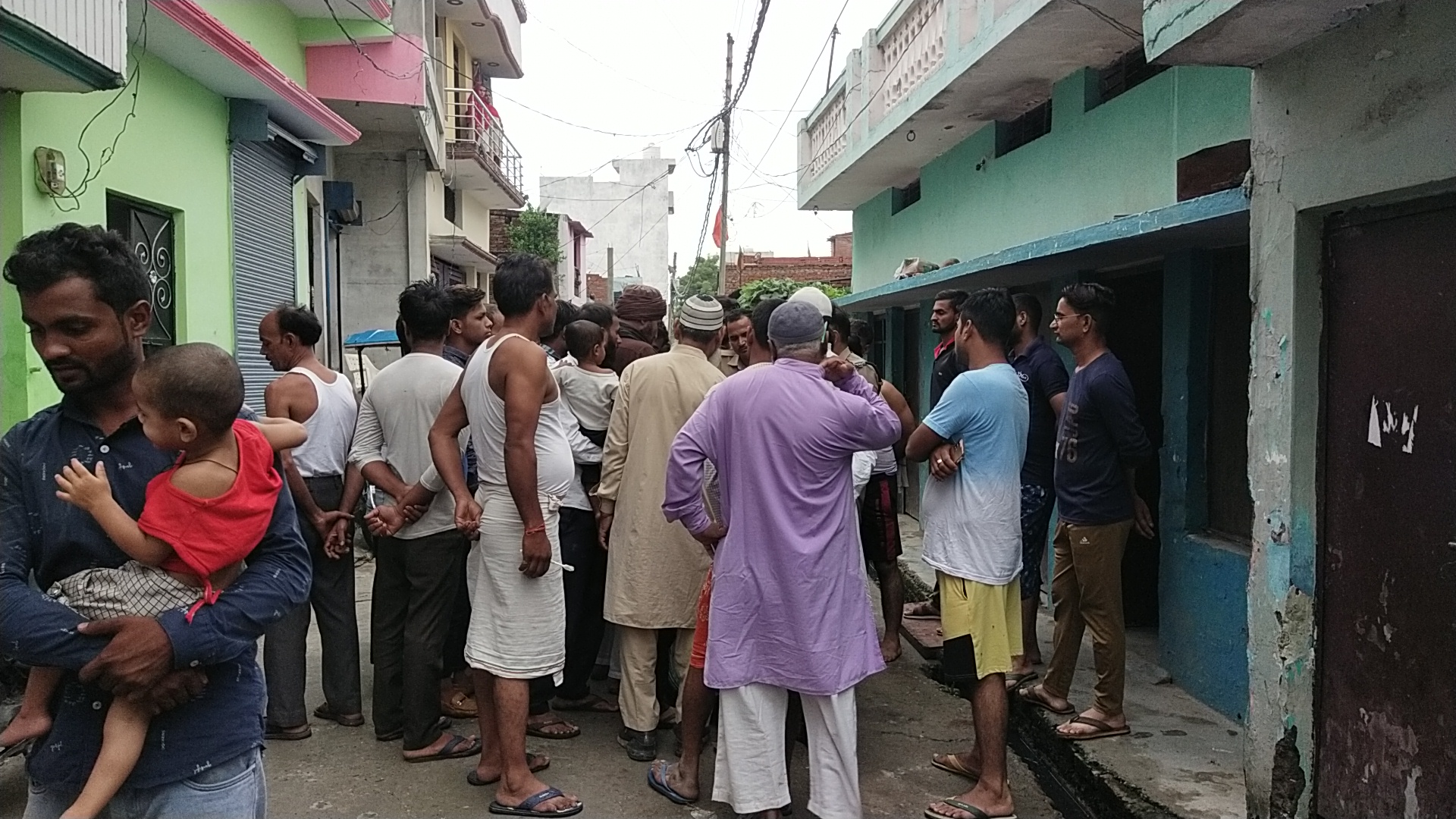 चोरी के प्रयास से घर मैं घुसे व्यक्ति की छत से कूदकर मौत